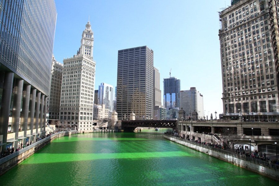 Río Chicago teñido de verde